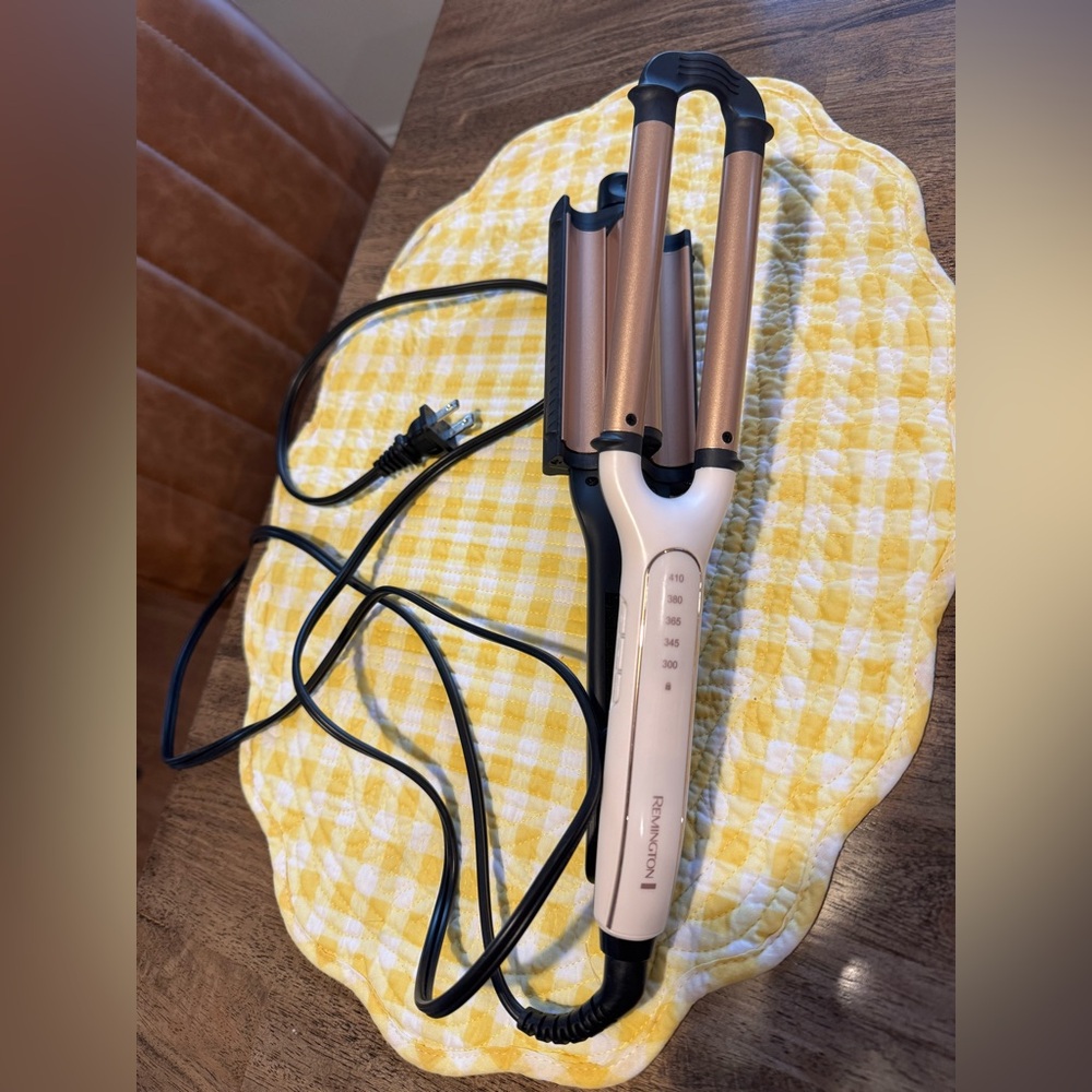 Remington Dual Barrel Hair Waver in Gold and Light Pink